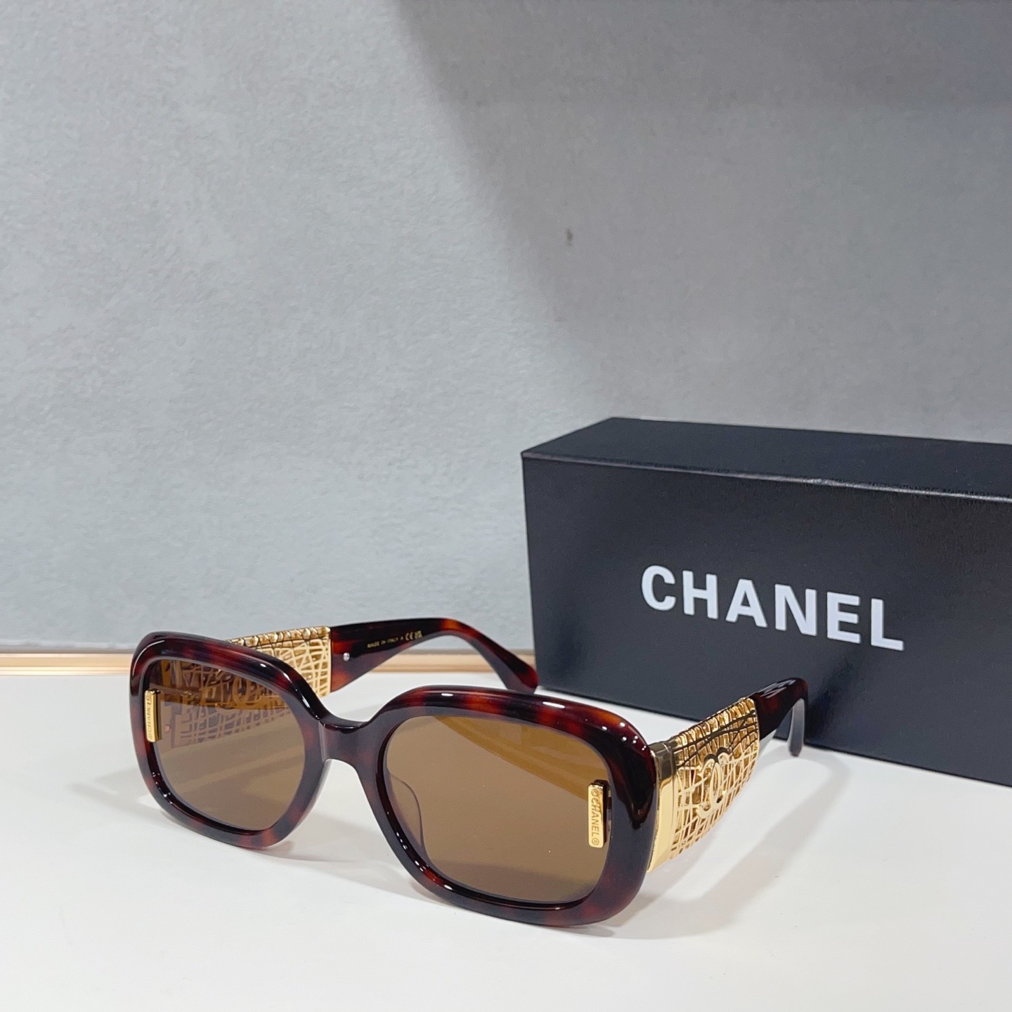 Очки солнцезащитные женские в стиле Chanel