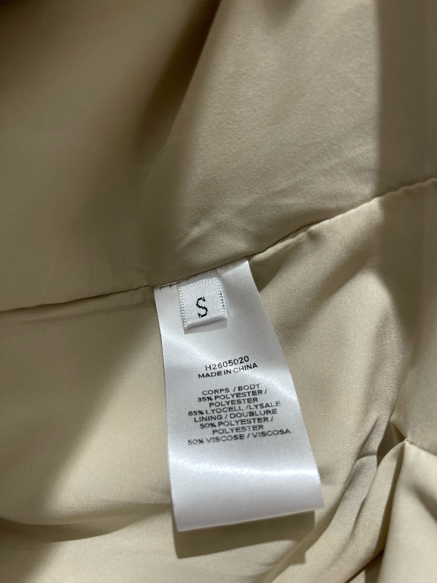 Тренч укороченный женский Balenciaga бежевого цвета
