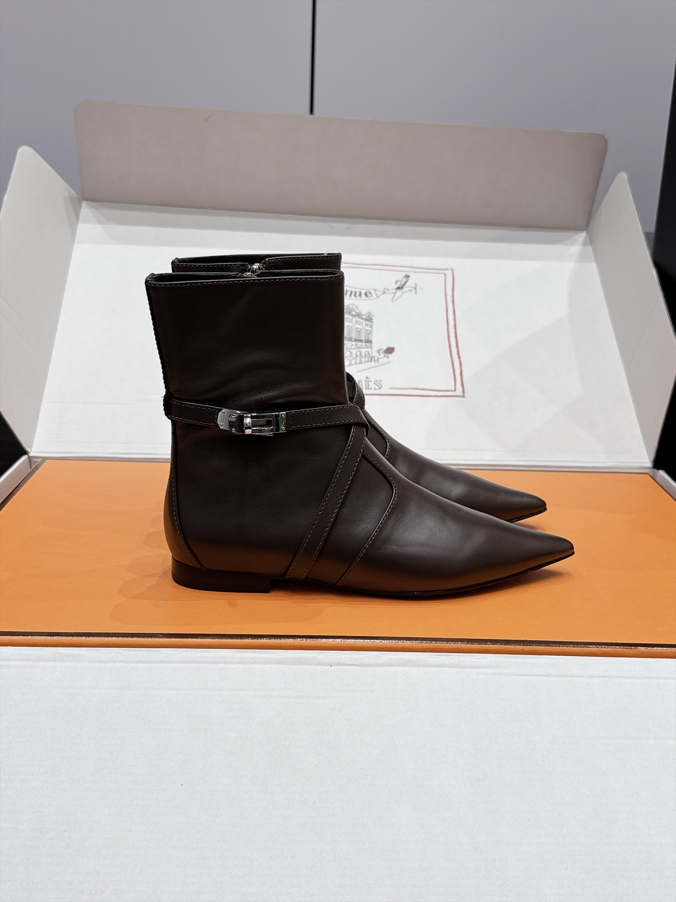 Ботильоны женские Hermès Nice 40 тёмно-коричневого цвета