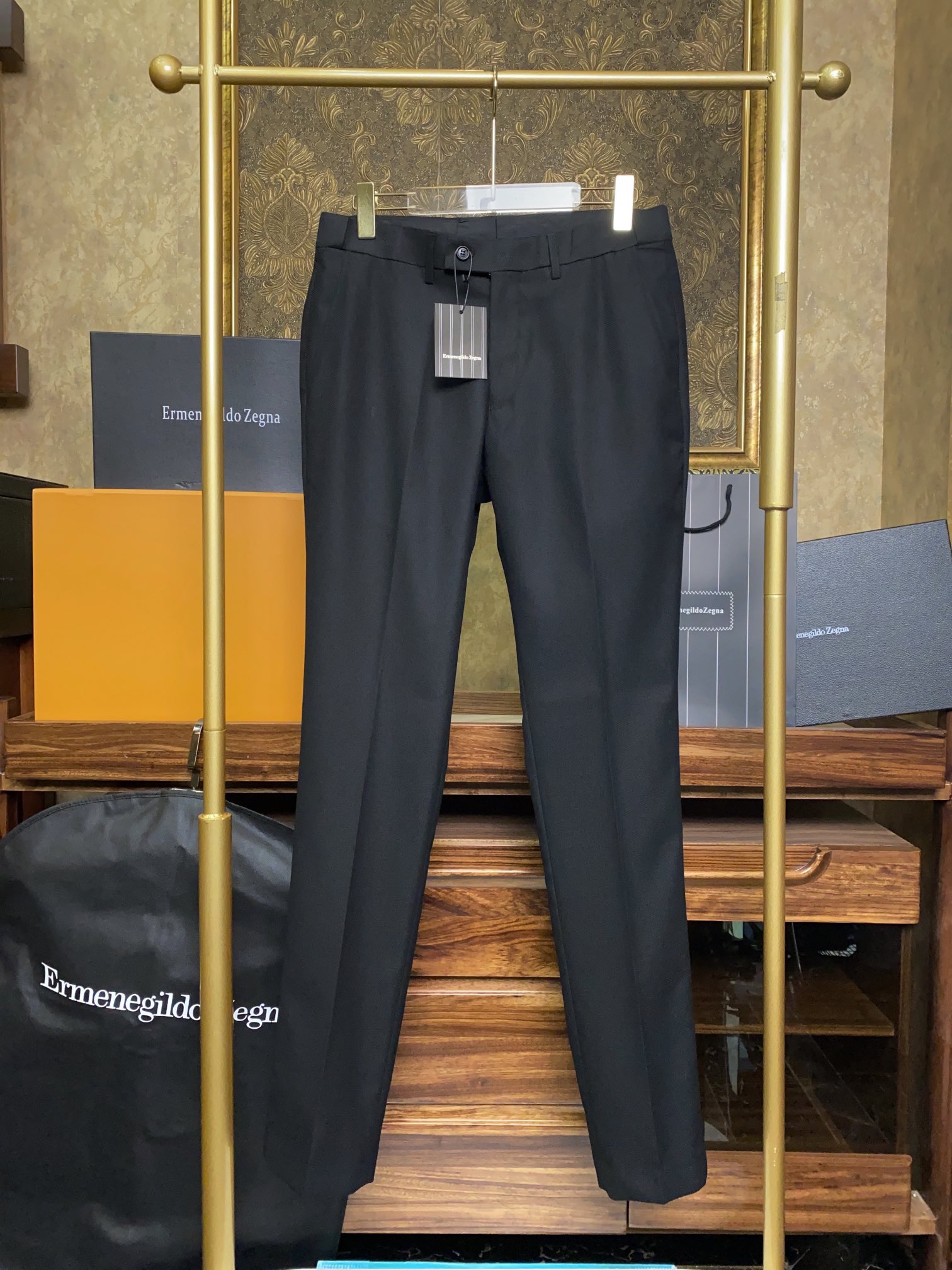 Костюм мужской в стиле Ermenegildo Zegna черного цвета (пиджак + брюки)