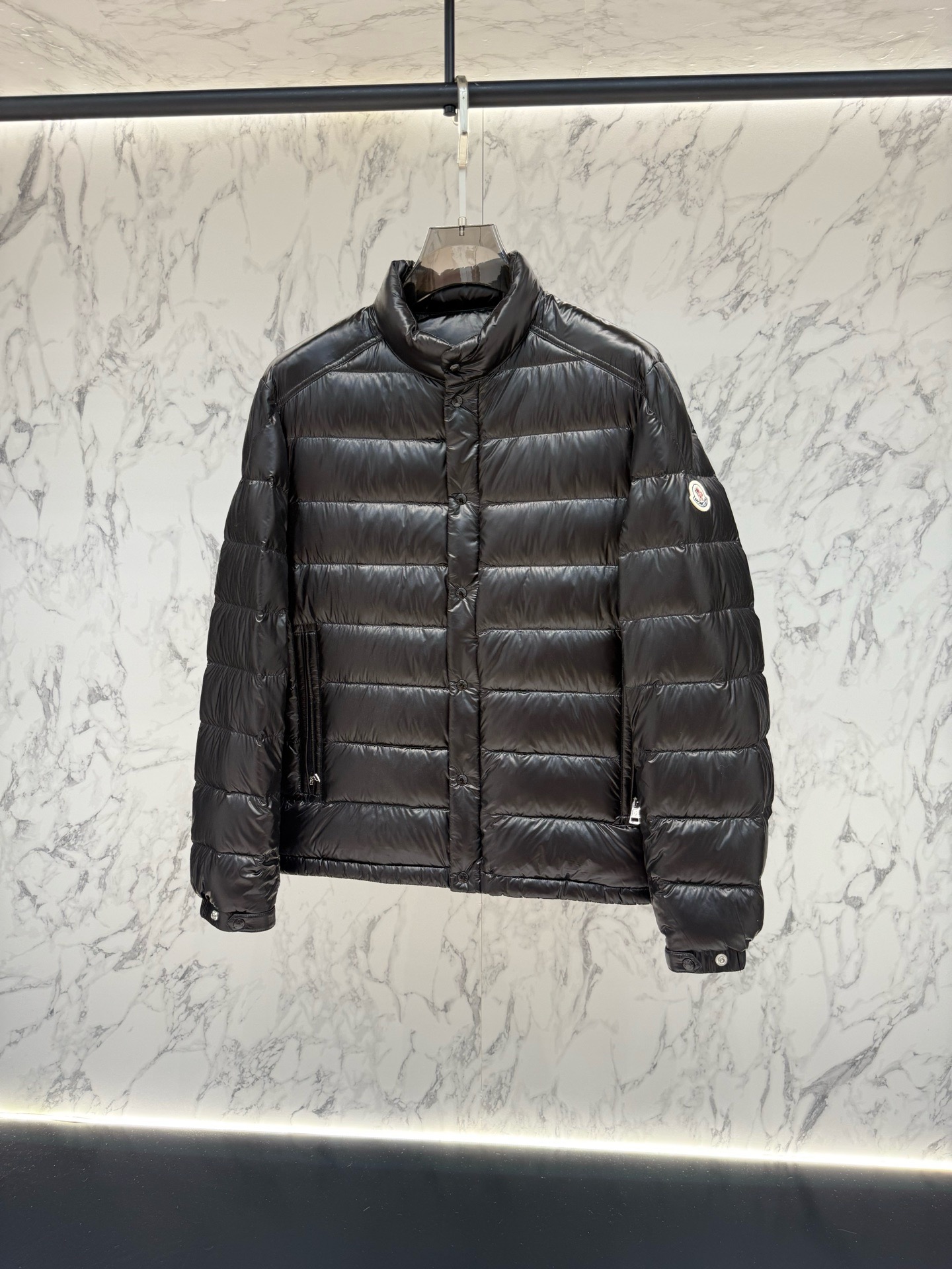 Пуховик мужской Moncler Acorus чёрного цвета с натуральным пухом