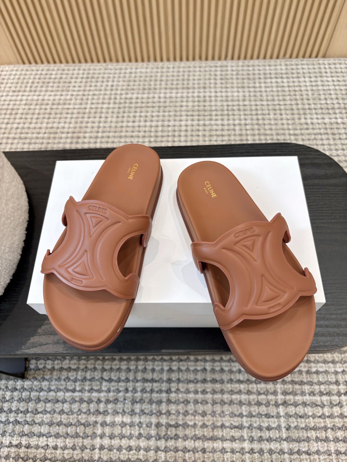 Шлёпанцы женские в стиле Celine коричневого цвета