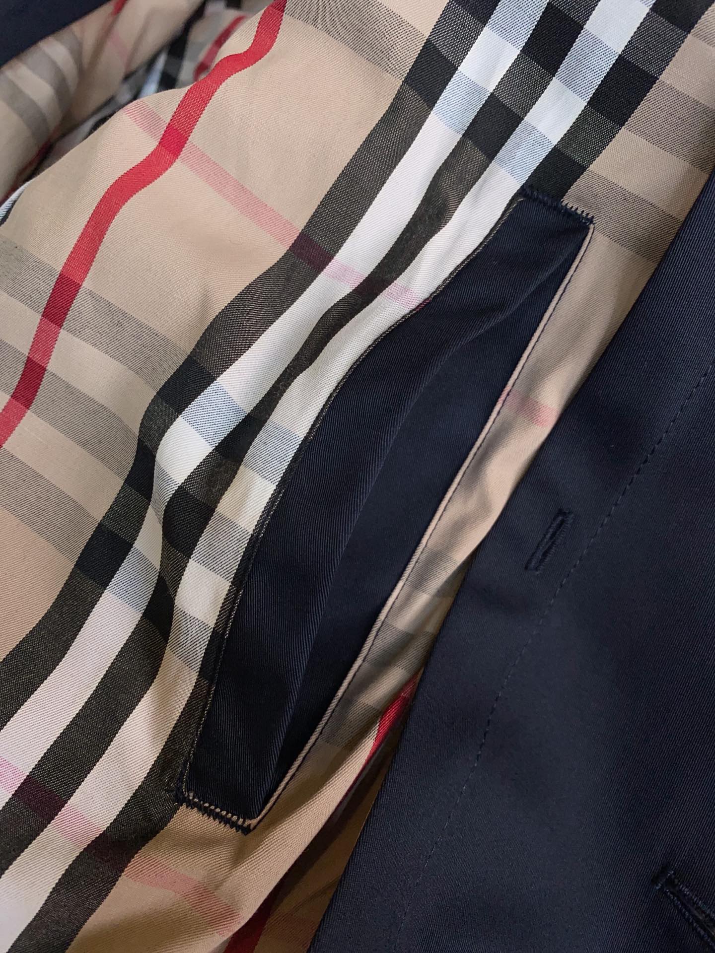 Тренч мужской в стиле Burberry темно-синего цвета классический