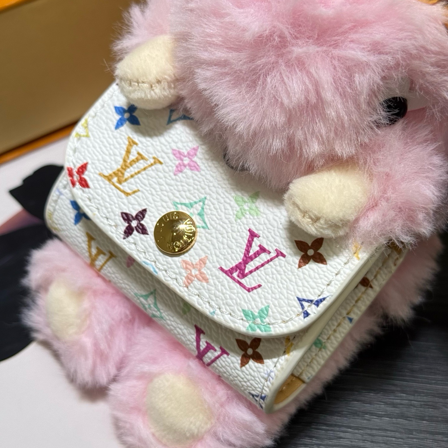Брелок женский Louis Vuitton LV Cute Bunny розового цвета