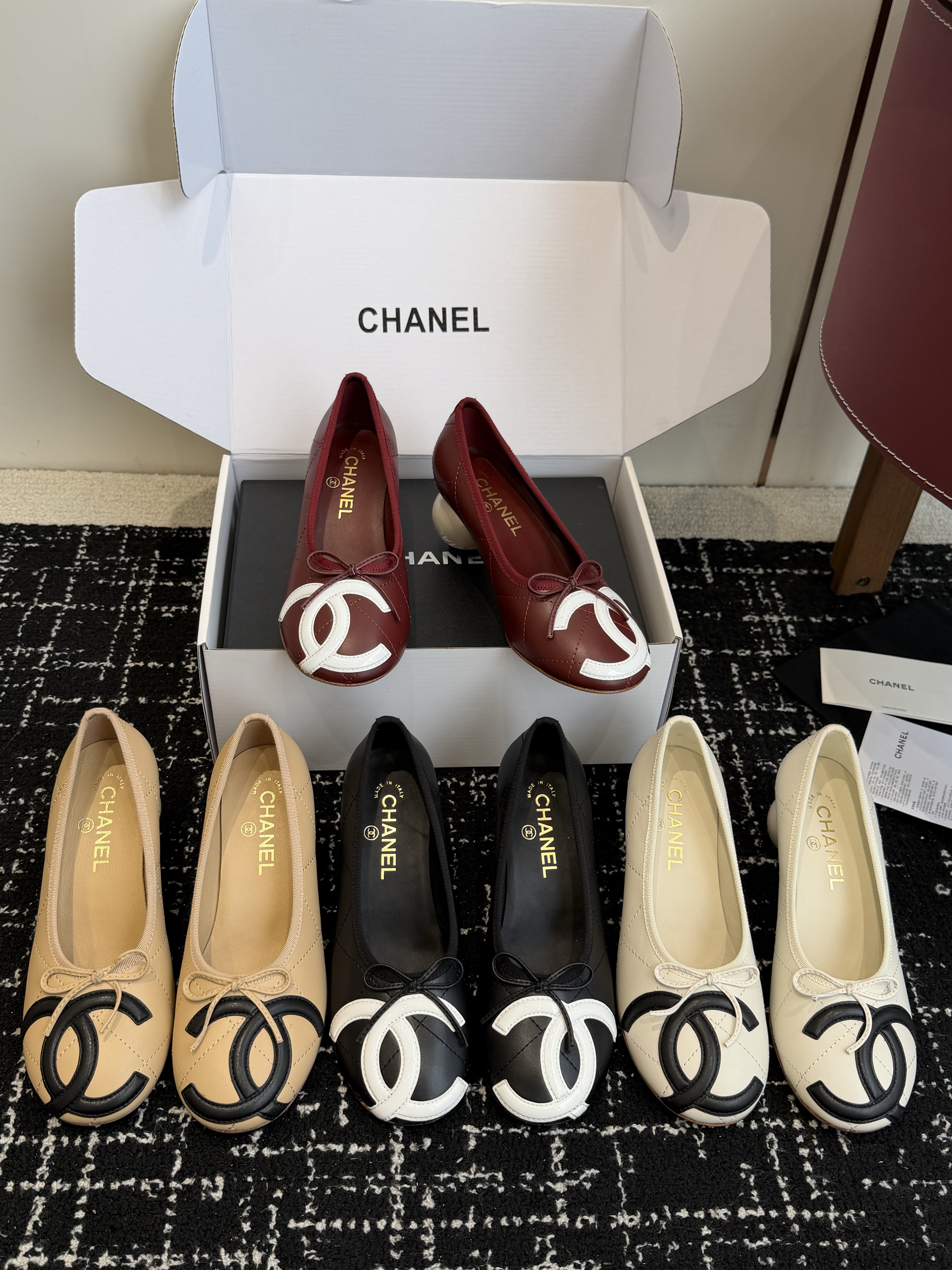 Туфли женские в стиле Chanel белого цвета