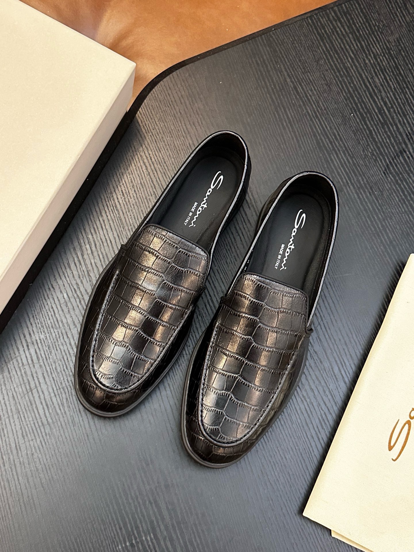 Лоферы мужские в стиле Santoni с тиснением чёрного цвета
