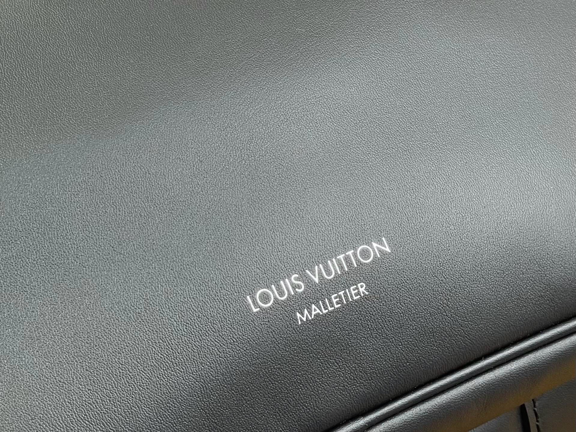 Сумка мужская Louis Vuitton Keepall Cargo Bandoulière 35 чёрного цвета