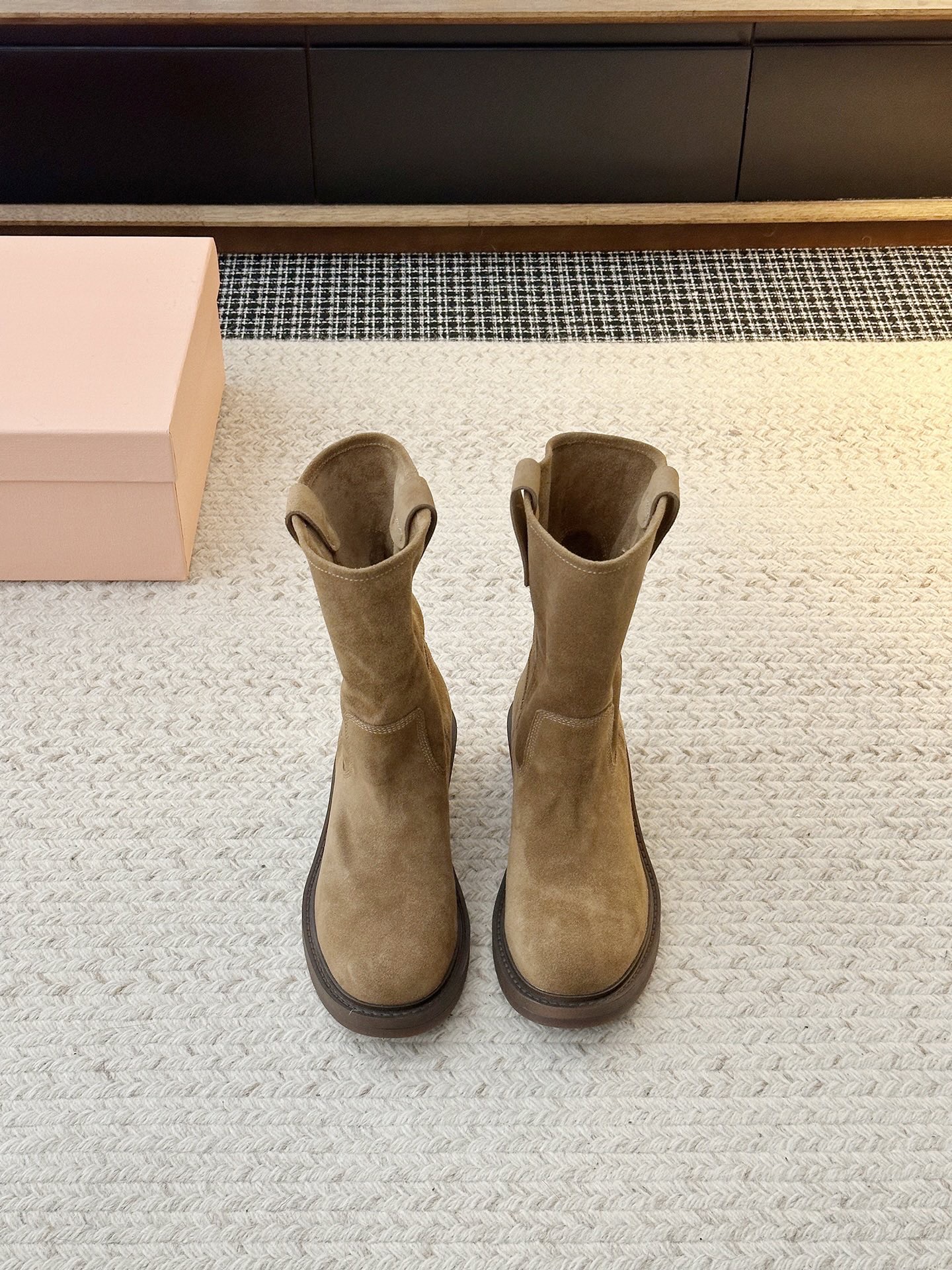 Сапоги Miu Miu Suede Boots светло-коричневого цвета