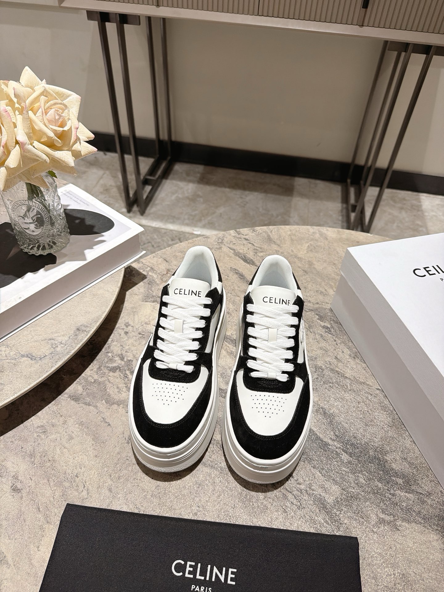 Кроссовки женские в стиле Celine чёрно-белого цвета