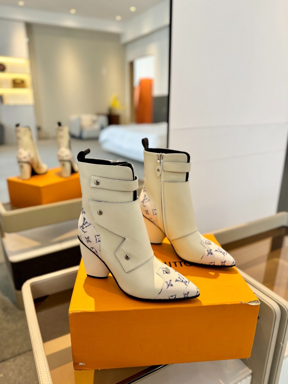 Ботильоны Louis Vuitton 6AM Ankle Boot белого цвета