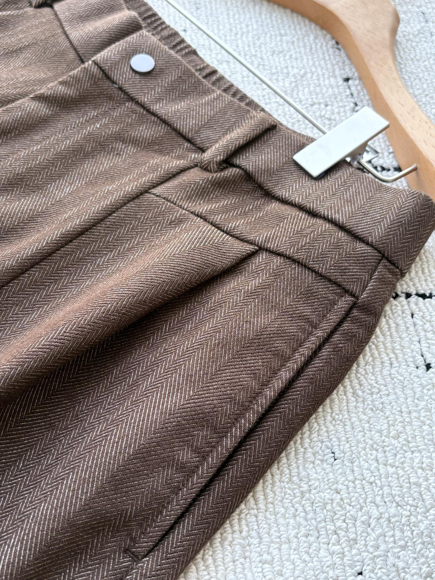 Брюки мужские в стиле Bottega Veneta из хлопка коричневого цвета