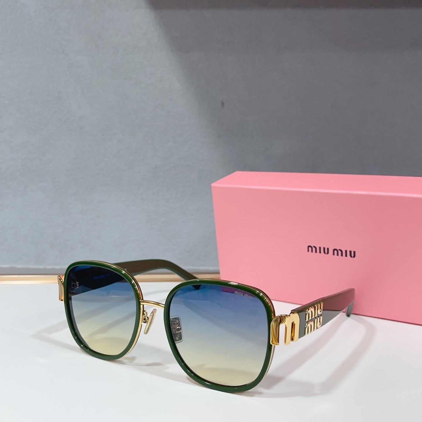 Очки солнцезащитные женские в стиле Miu Miu