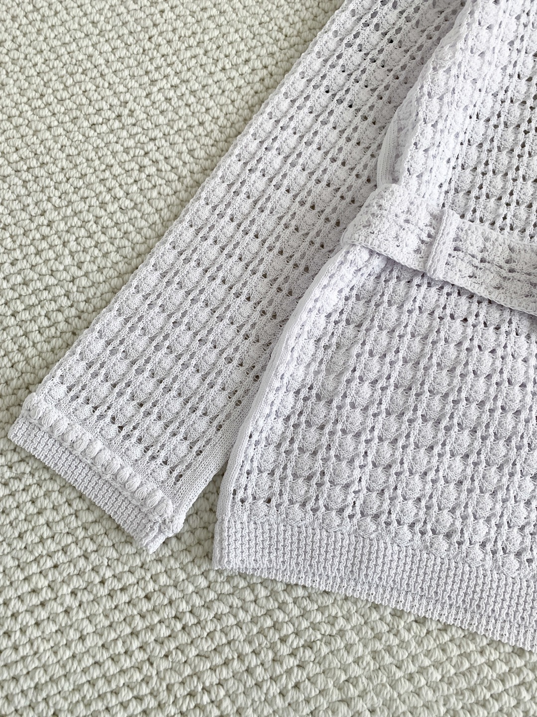 Кардиган женский в стиле Chanel с ажурной вязкой и воротником белого цвета