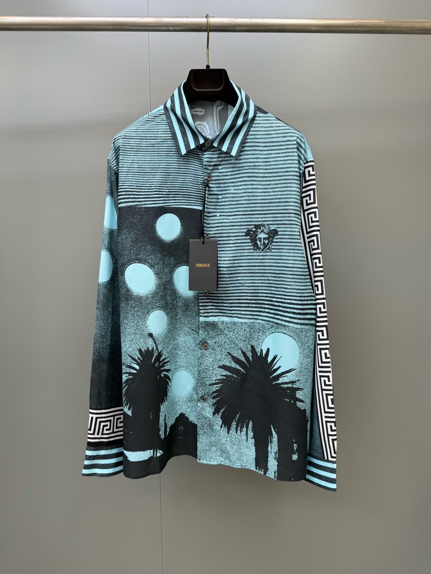 Рубашка мужская Versace бирюзового цвета с принтом Sunset Palms