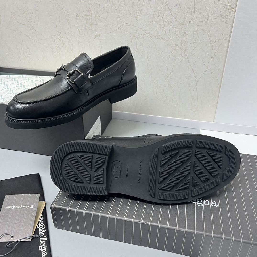 Лоферы мужские в стиле Zegna Garonne Flex из натуральной кожи черного цвета