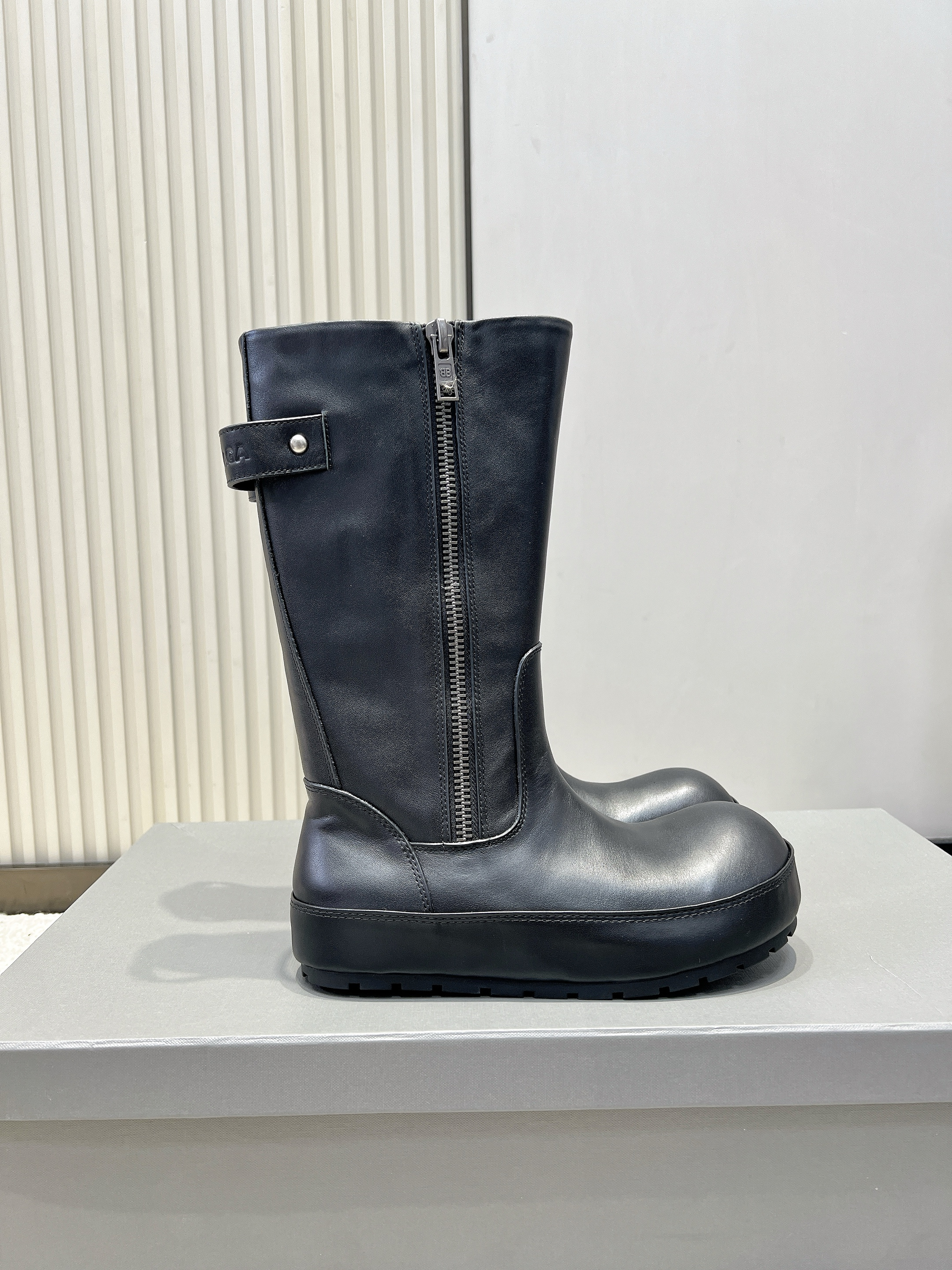 Сапоги женские Balenciaga чёрного цвета