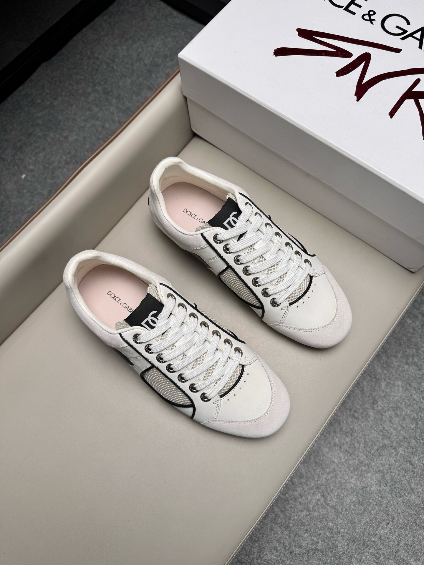 Кроссовки мужские в стиле Dolce & Gabbana белого цвета