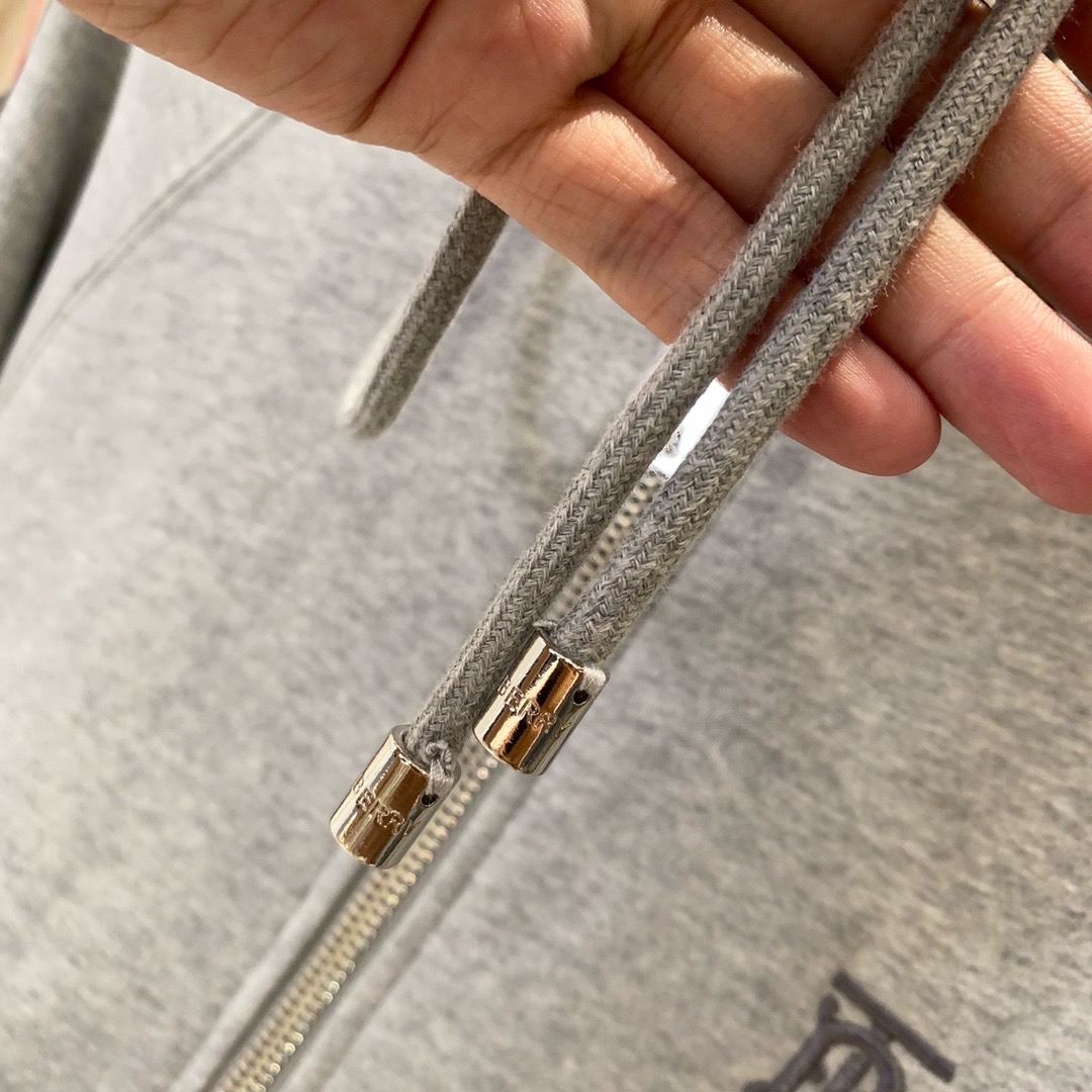 Худи унисекс в стиле Burberry серого цвета с капюшоном и клетчатой отделкой