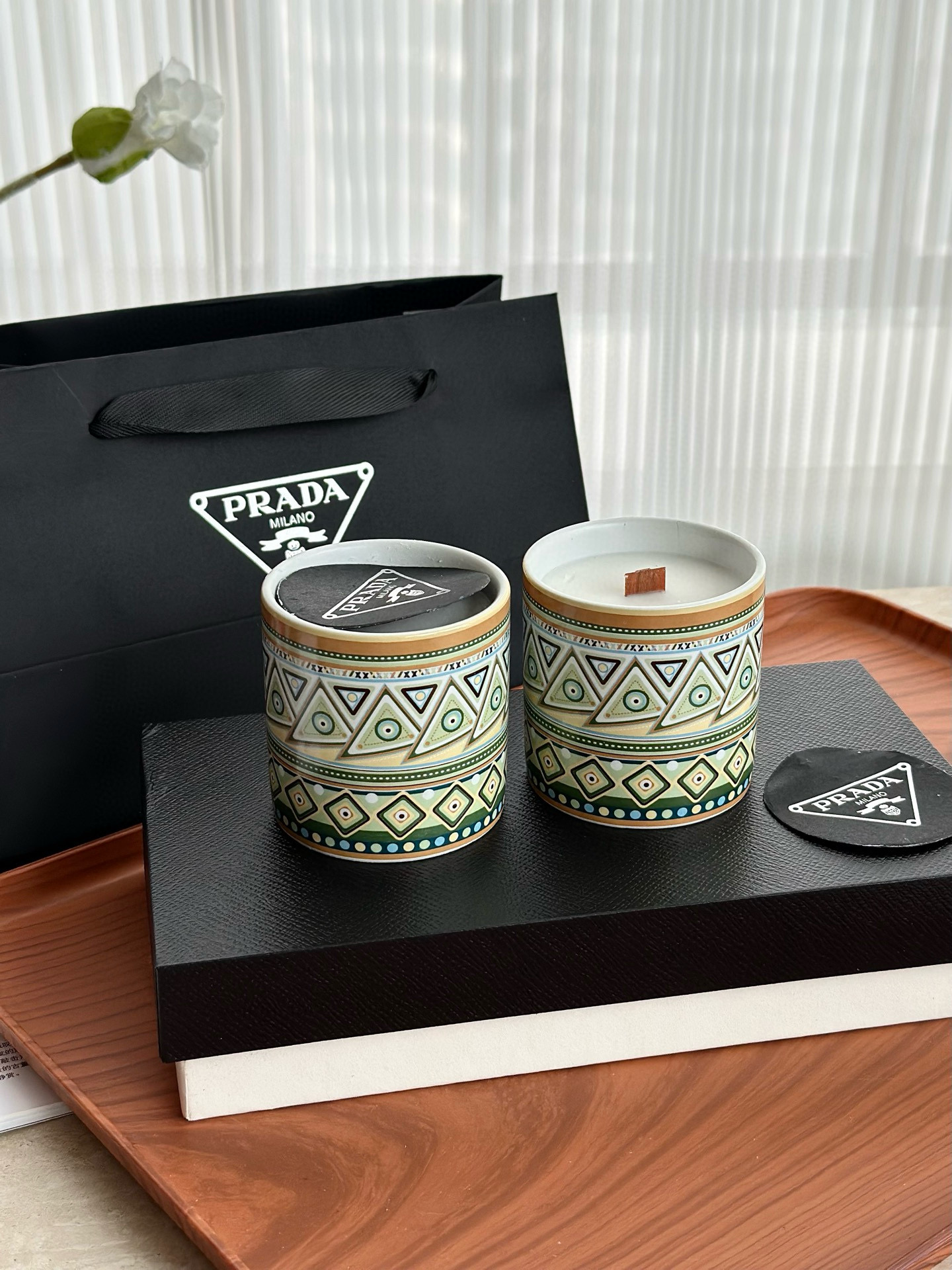  Свечи ароматические  в стиле Prada, набор из 2 шт.