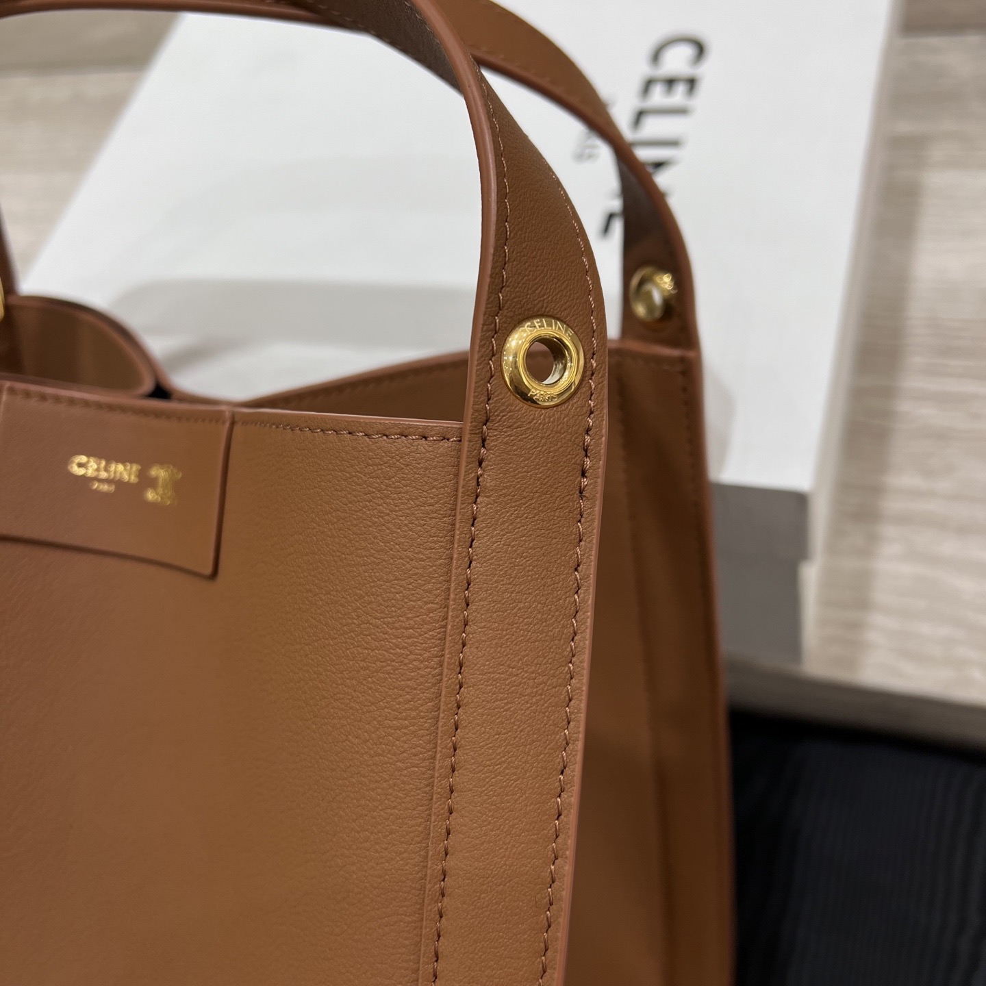 Сумка женская в стиле Celine Cubo карамельного цвета