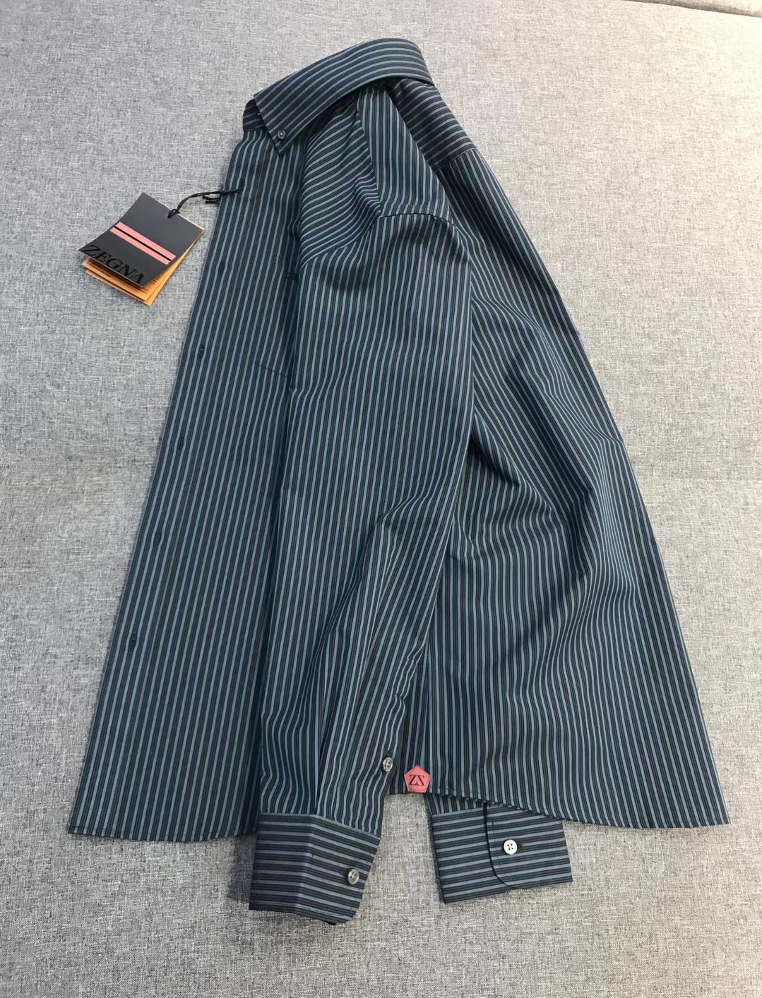 Рубашка мужская в стиле Zegna из хлопка в полоску тёмно-зелёного цвета
