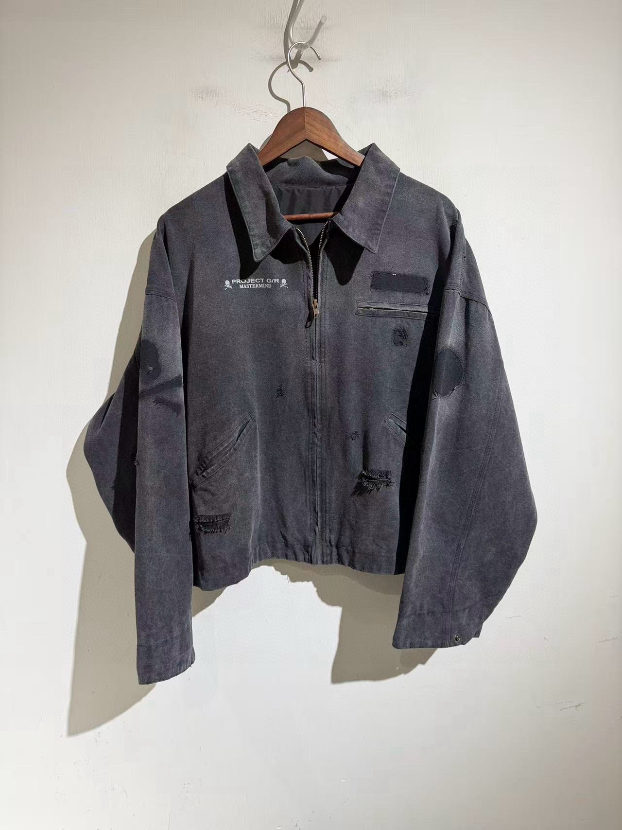 Куртка унисекс в стиле Project G/R x MMJ из плотного канваса чёрного цвета с эффектом состаривания