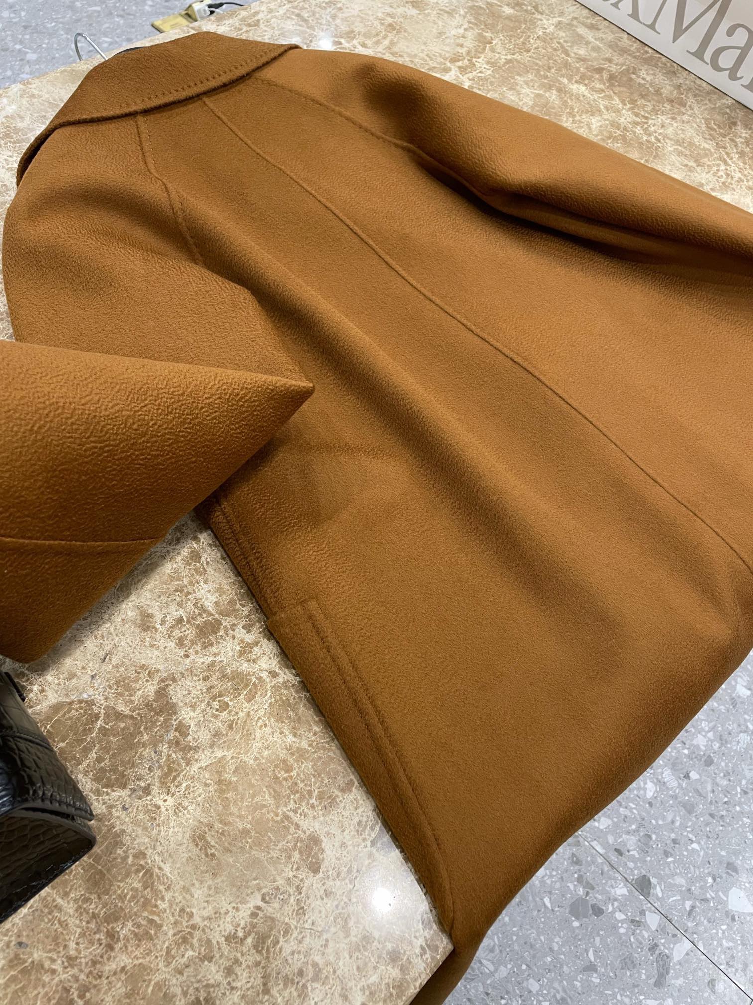 Пальто женское в стиле Max Mara Ludmilla карамельного цвета 