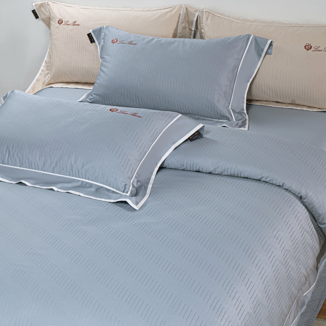Комплект постельного белья в стиле Loro Piana Interiors голубого цвета
