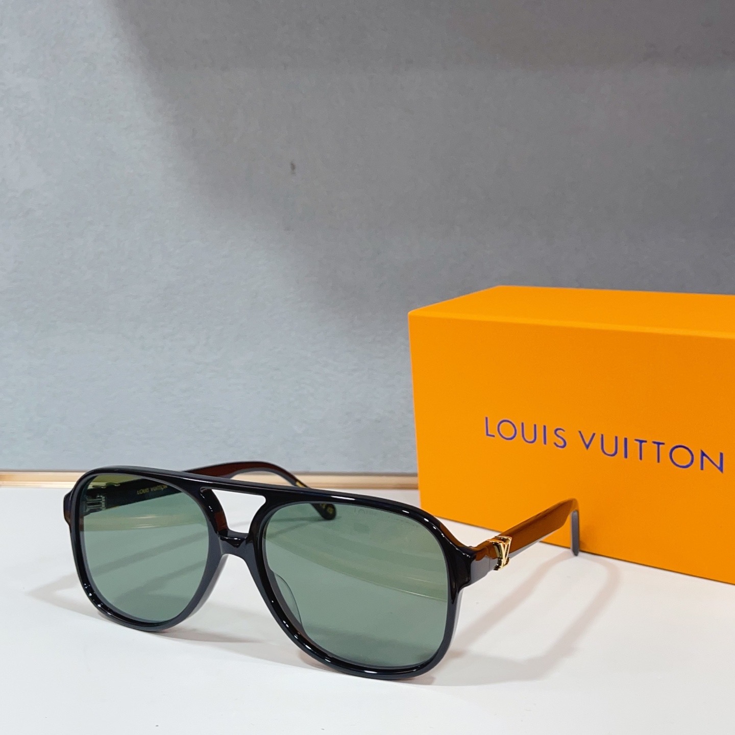 Очки солнцезащитные мужские в стиле Louis Vuitton Z2866U