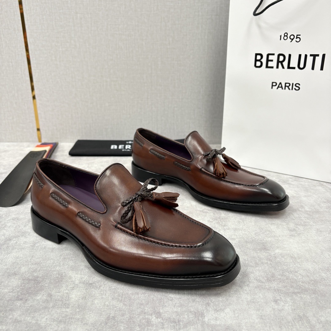 Лоферы мужские в стиле Berluti Lorenzo из натуральной кожи коричневого цвета