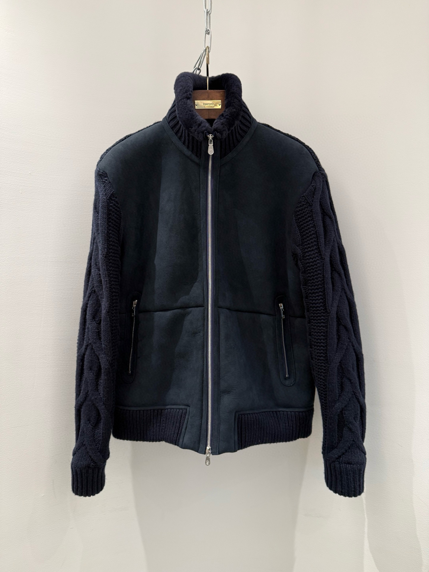 Куртка мужская в стиле Brunello Cucinelli из овчины с вязанными шерстяными рукавами тёмно-синего цвета