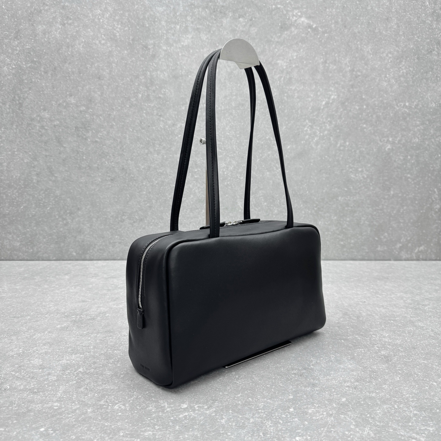 Сумка женская в стиле The Row Astra чёрного  цвета