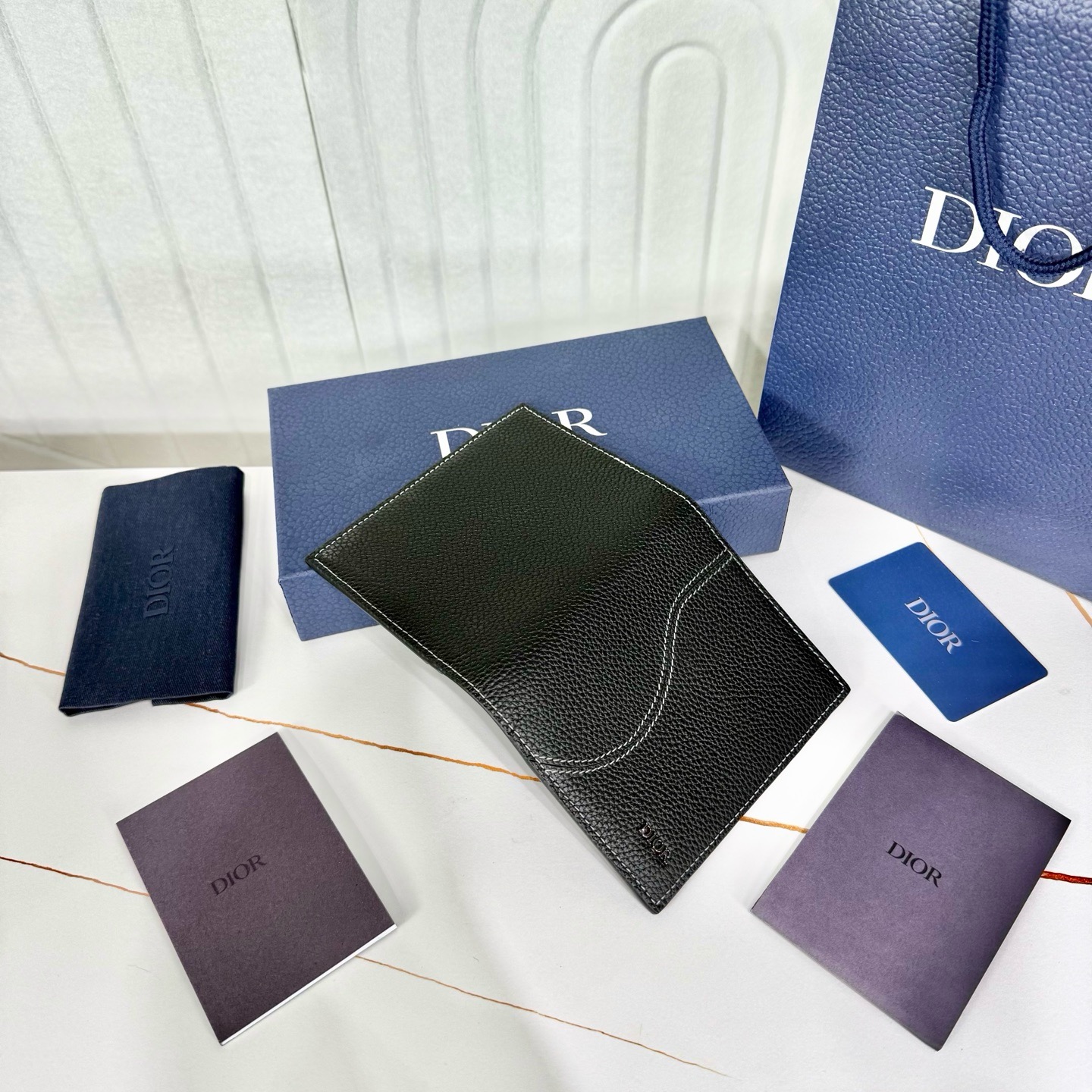 Обложка для паспорта мужская Dior чёрного цвета