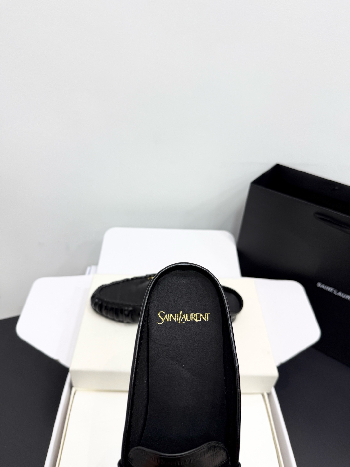 Мюли-лоферы женские в стиле Saint Laurent Le Loafer черного цвета
