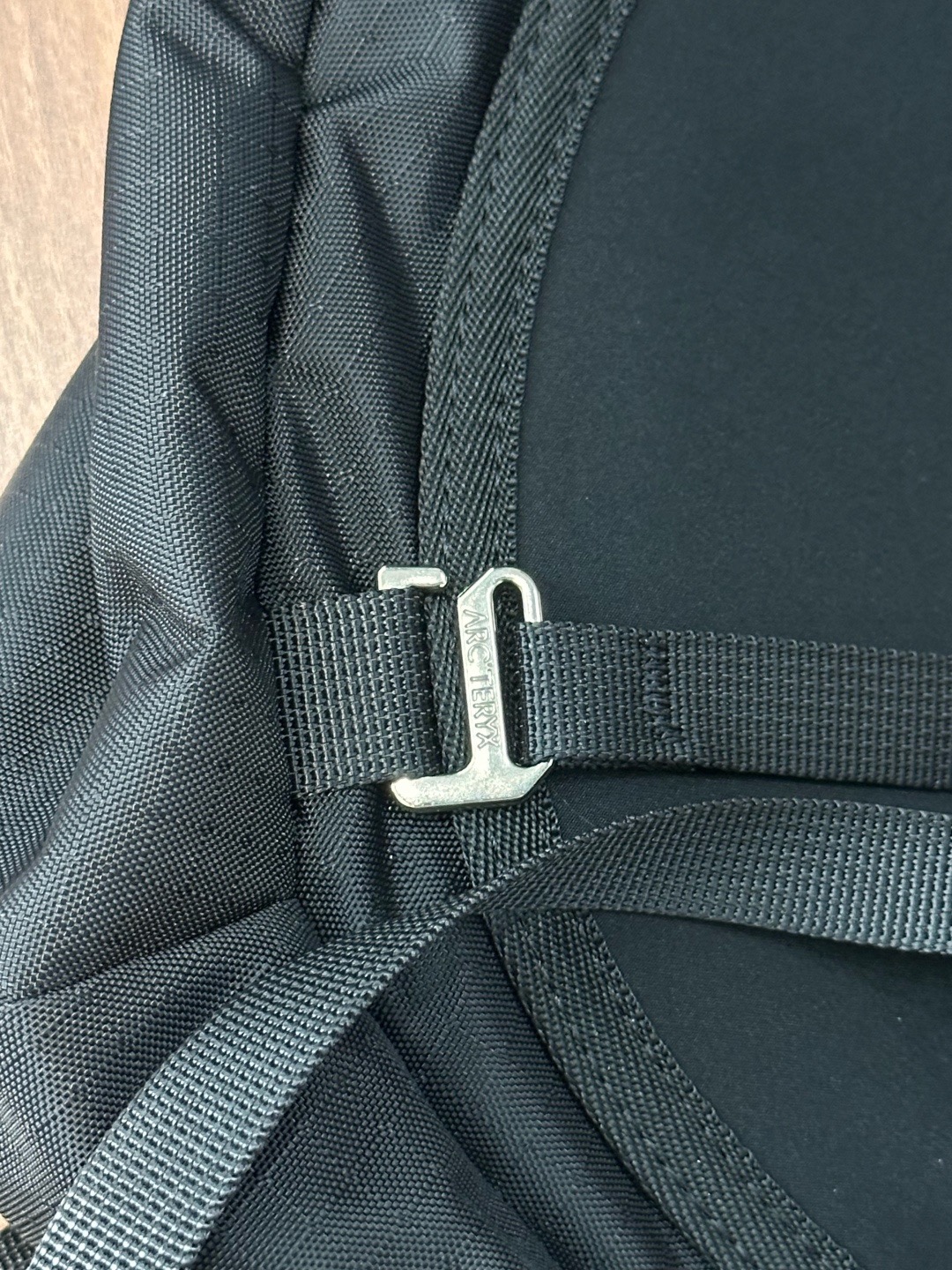 Сумка через плечо  Arc’teryx Granville 10 чёрного цвета