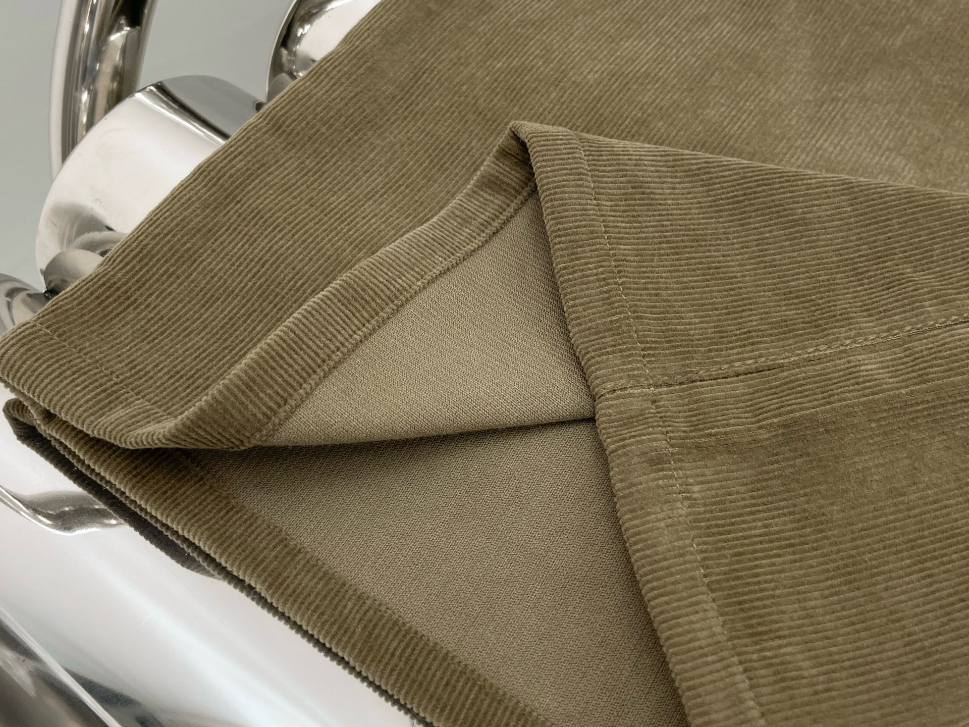 Брюки женские в стиле The Row песочного цвета с прямым кроем