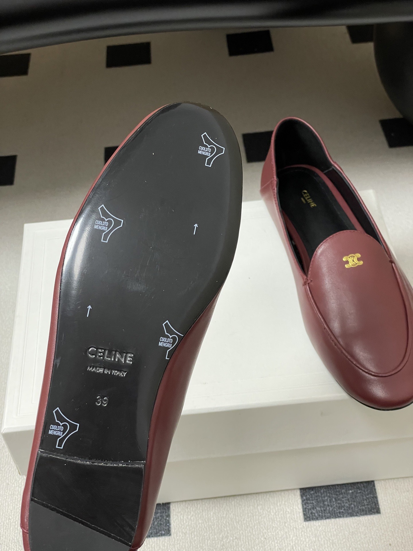Лоферы женские в стиле Celine бордового цвета