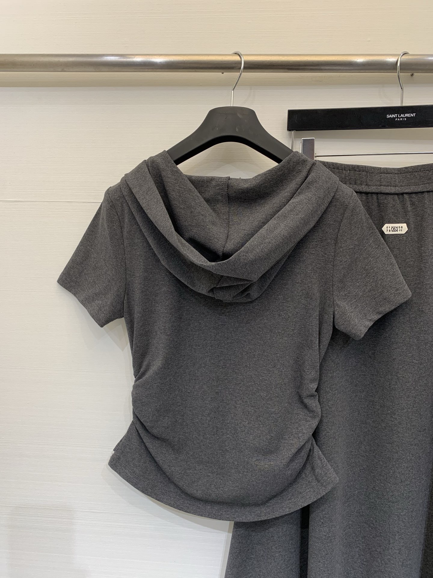 Костюм женский в стиле MM6 Maison Margiela  тёмно-серого цвета с топом и юбкой
