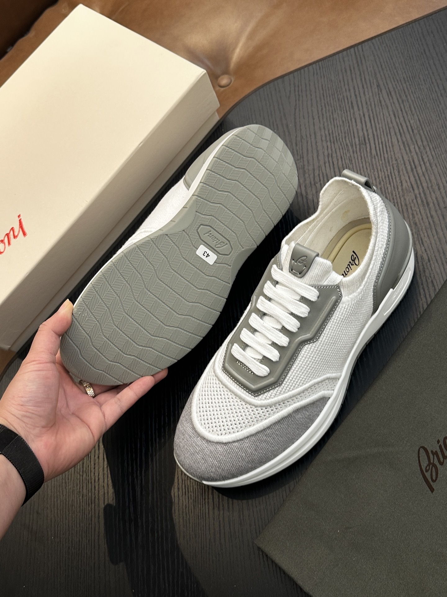Кроссовки мужские в стиле Brioni серо-белого цвета