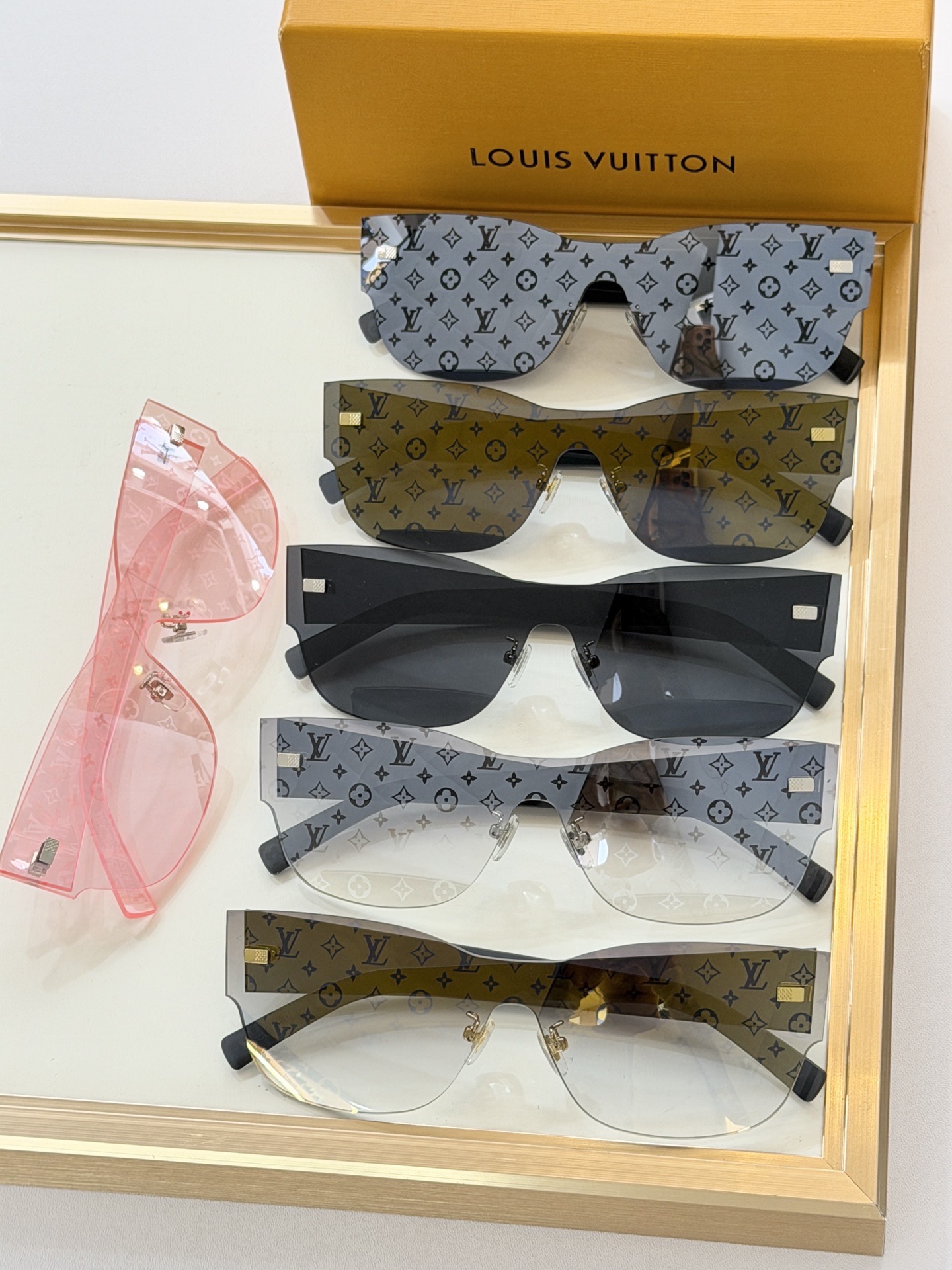 Очки солнцезащитные унисекс в стиле Louis Vuitton