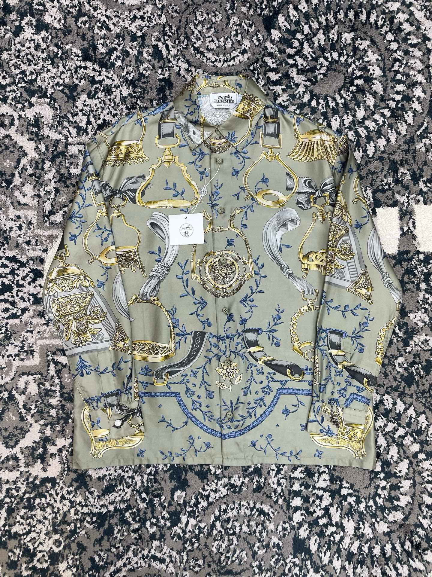 Рубашка мужская Hermès серо-оливкового цвета с конным принтом