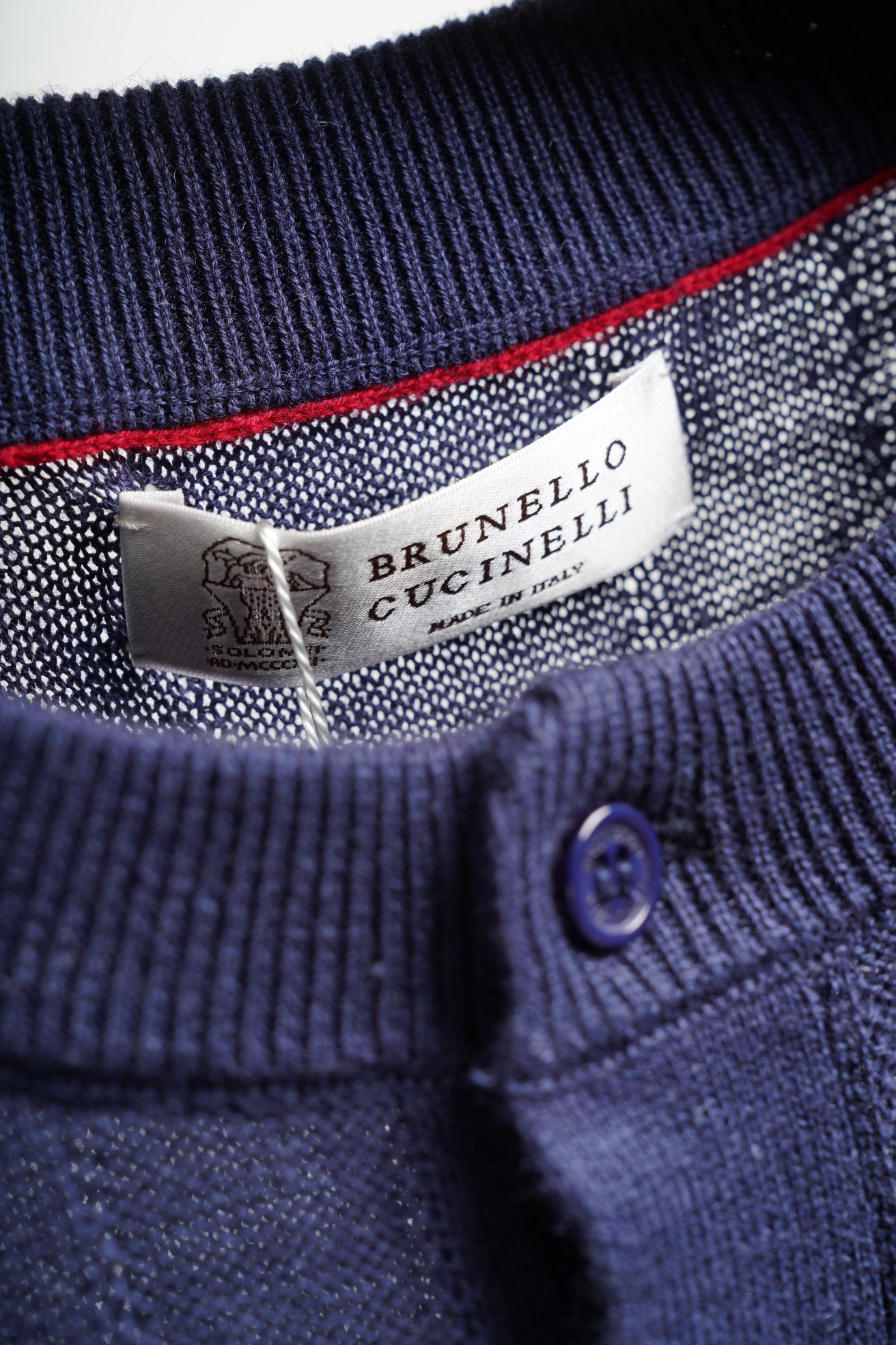Поло мужское Brunello Cucinelli бежевого цвета с воротником хенли