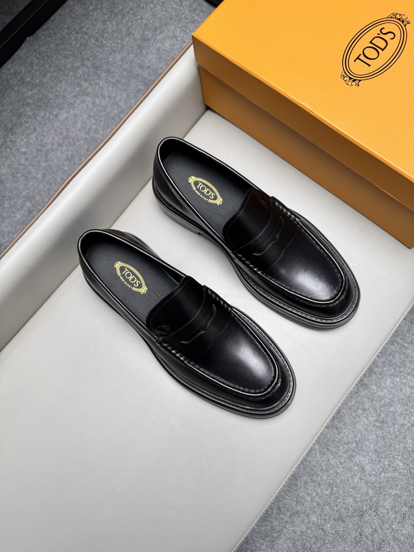 Лоферы мужские в стиле Tod’s чёрного цвета