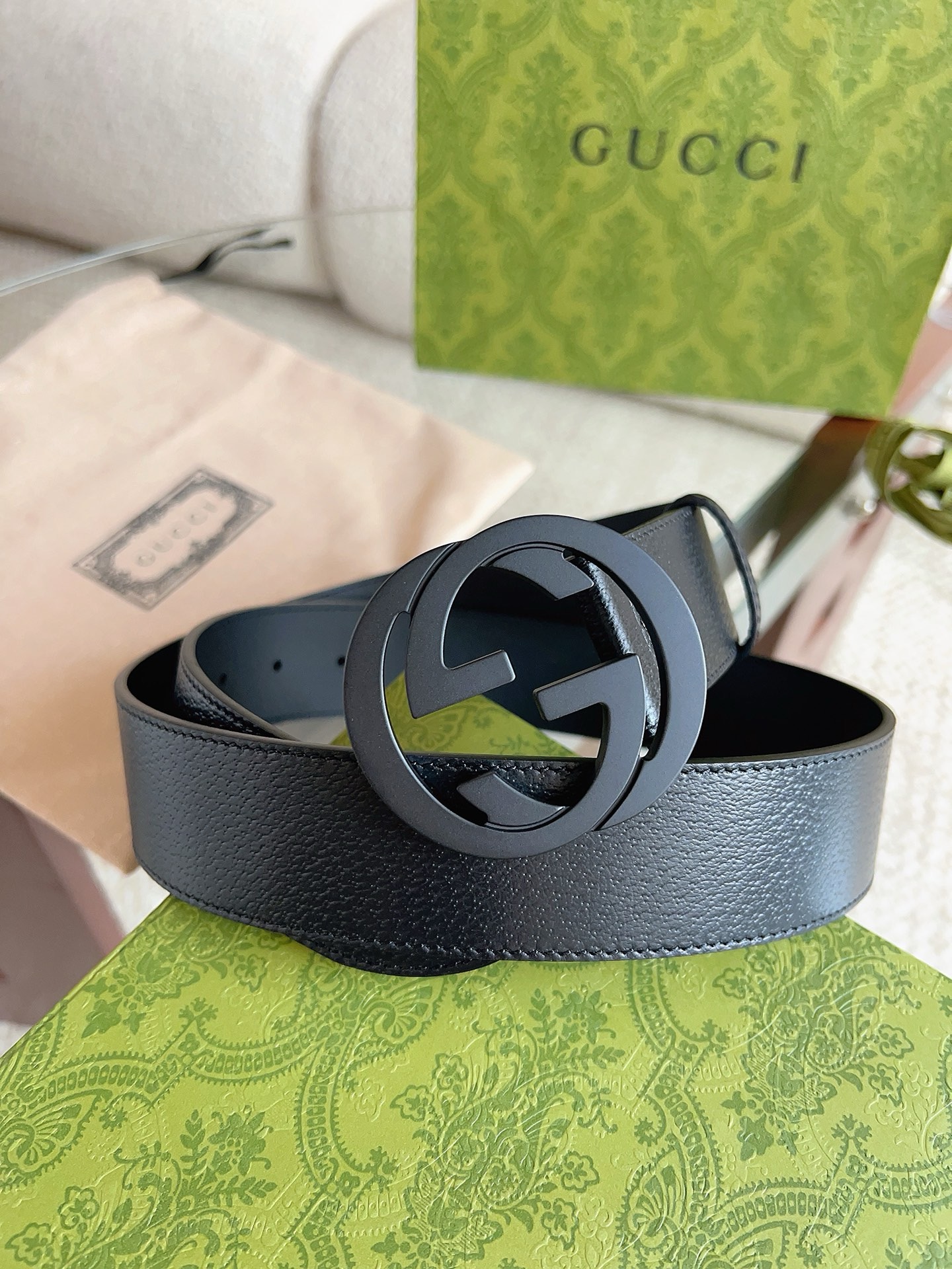 Ремень мужской Gucci GG Marmont серого цвета матовой пряжкой