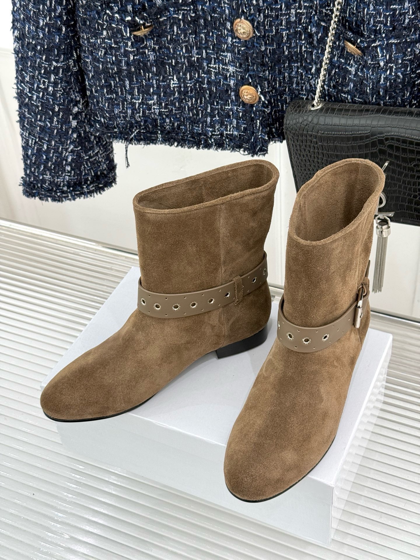 Ботильоны женские Isabel Marant Darner Buckle Boots бежевого цвета