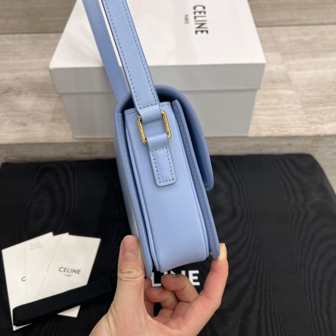 Сумка женская в стиле Celine Teen Triomphe компактная голубого цвета