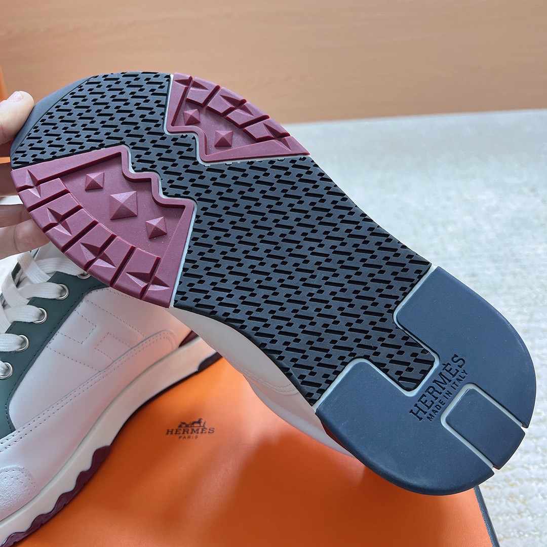 Кроссовки Hermes Trail белого цвета с зелёными вставками
