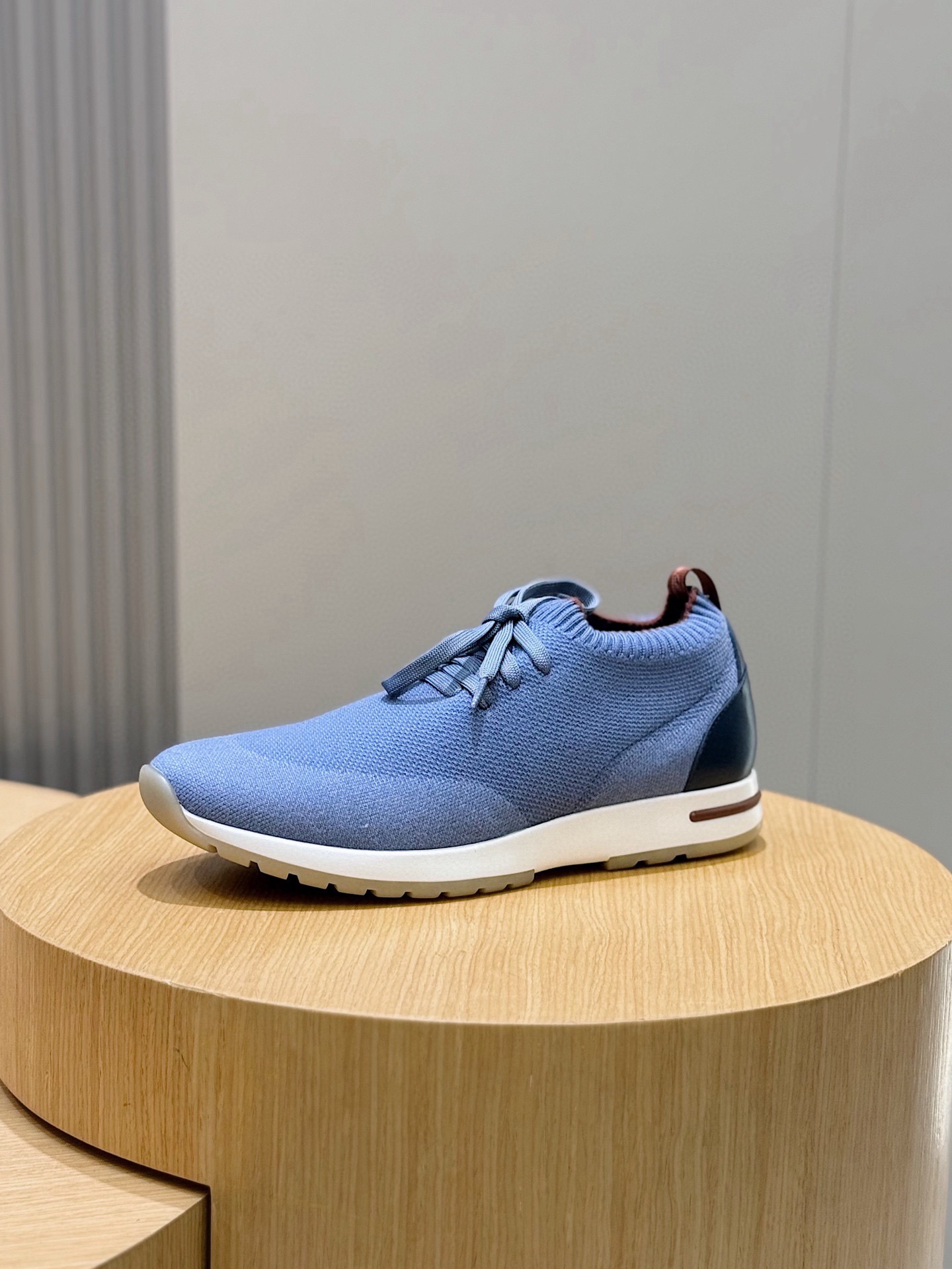 Кроссовки мужские Loro Piana Flexy Walk голубого цвета