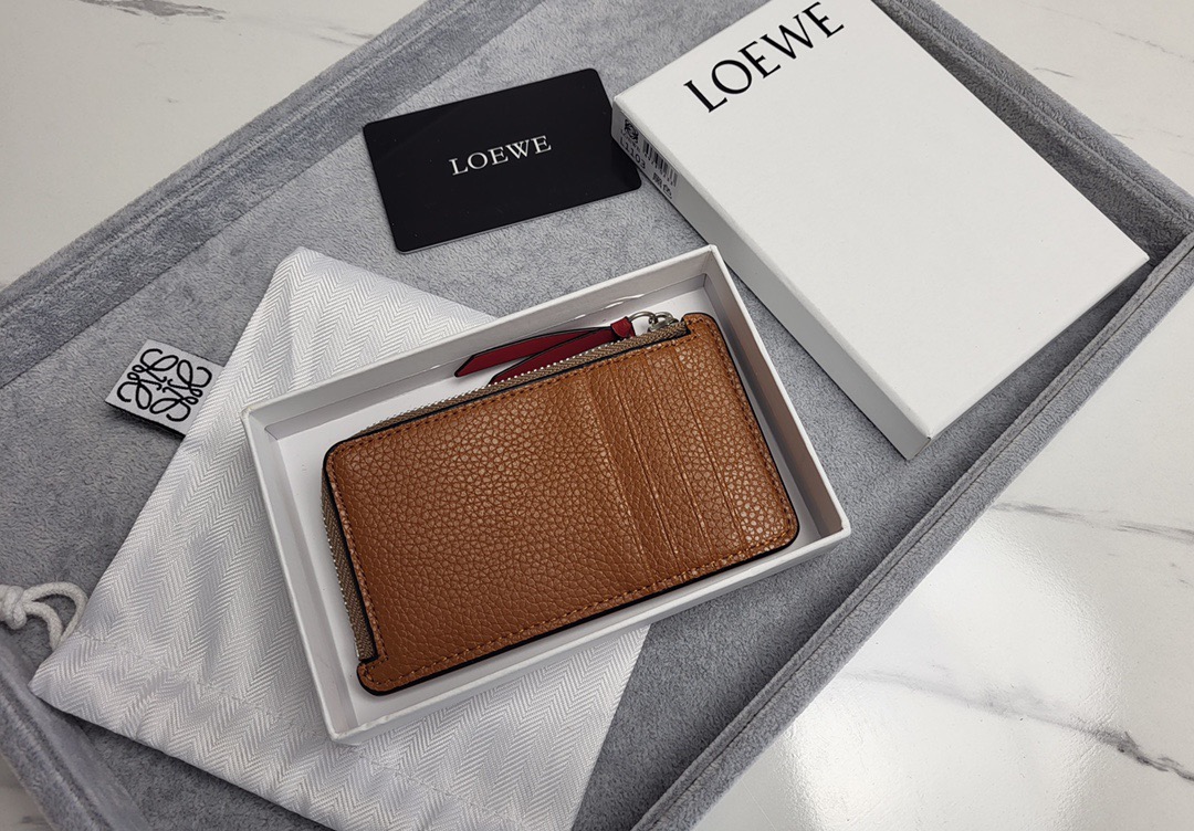 Картхолдер в стиле Loewe Anagram L1103 коричневого  цвета