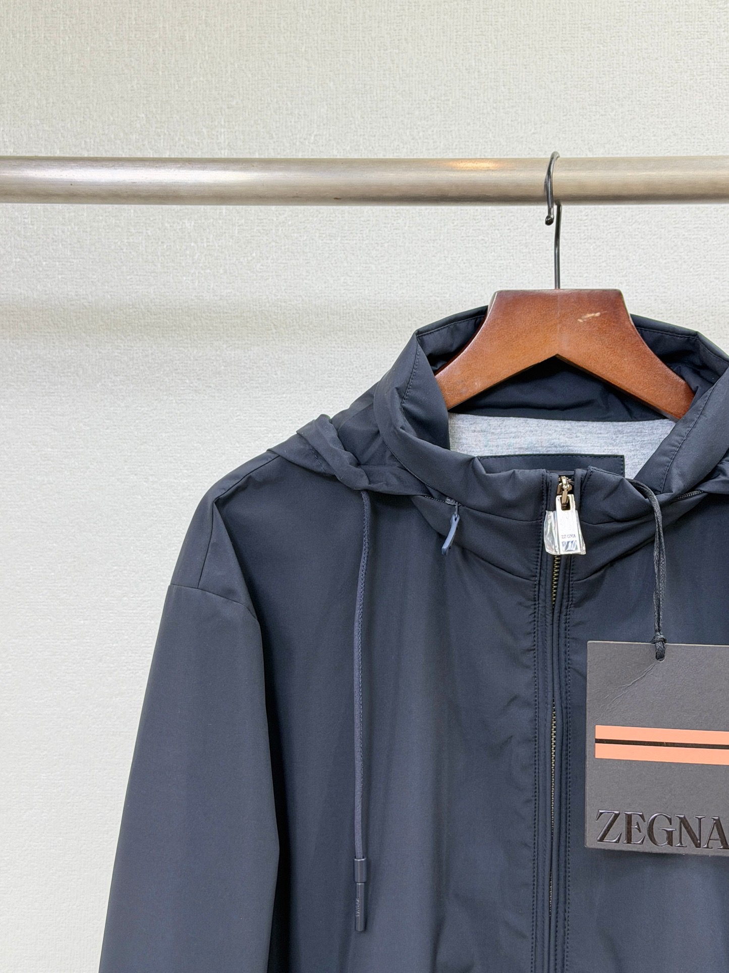 Куртка мужская в стиле Zegna с капюшоном демисезонная черного цвета